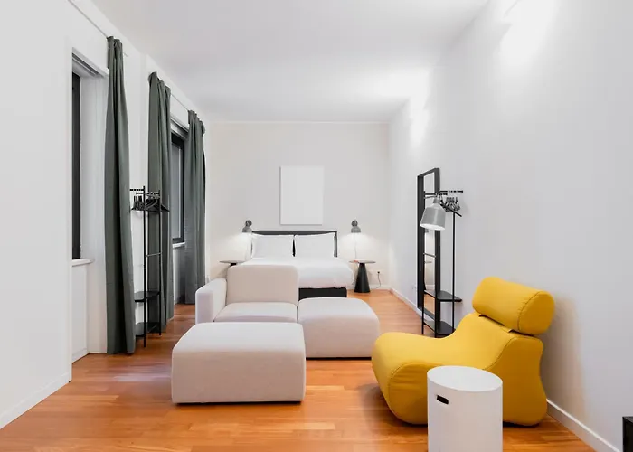Relstay - Montenapoleone Milan