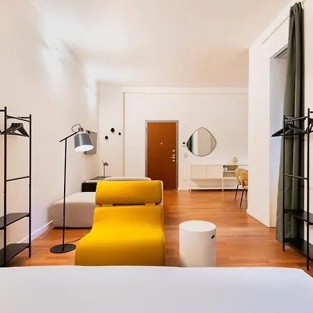 Relstay - Montenapoleone Apartman *