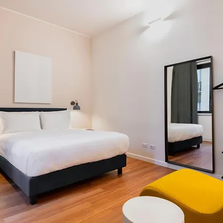 Relstay - Montenapoleone Apartman *